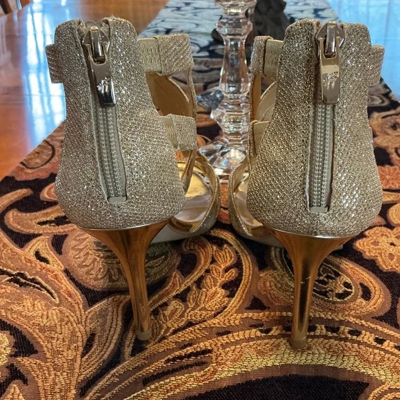 Marc Fisher Nala Mid Heel Gold Glitter Evening Sandals 3 1/4” Heel Size 7M - Picture 4 of 11